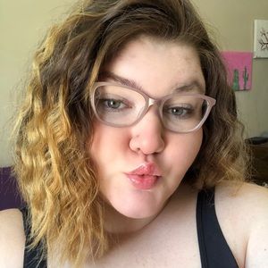 Meet your Posher, Carlie